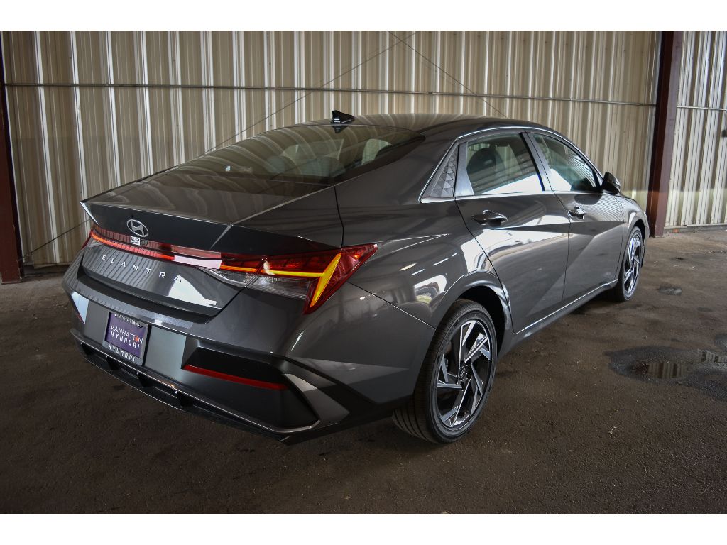 2025 Hyundai Elantra Hybrid Limited photo 4