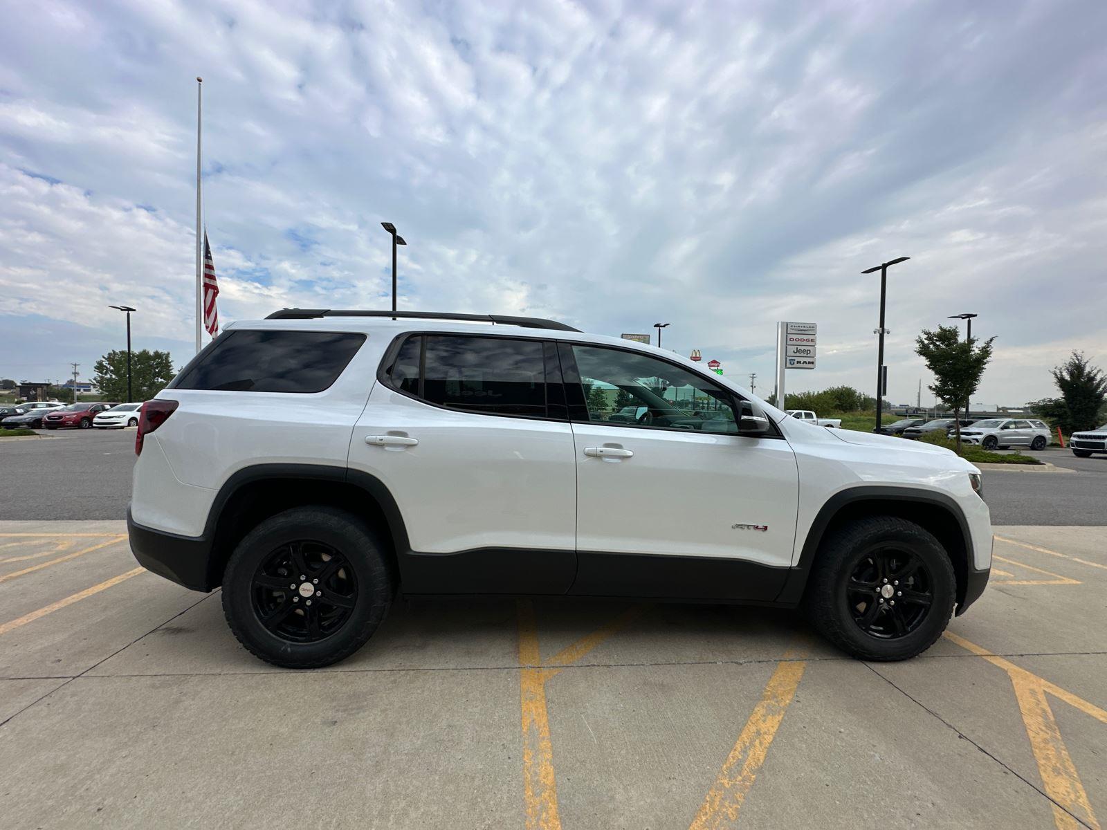 2023 Gmc Acadia AT4 photo 2