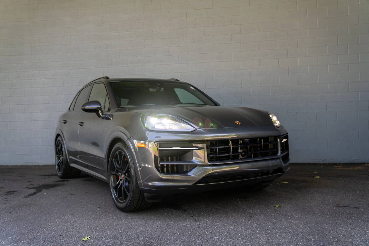 2025 Porsche Cayenne GTS photo 13
