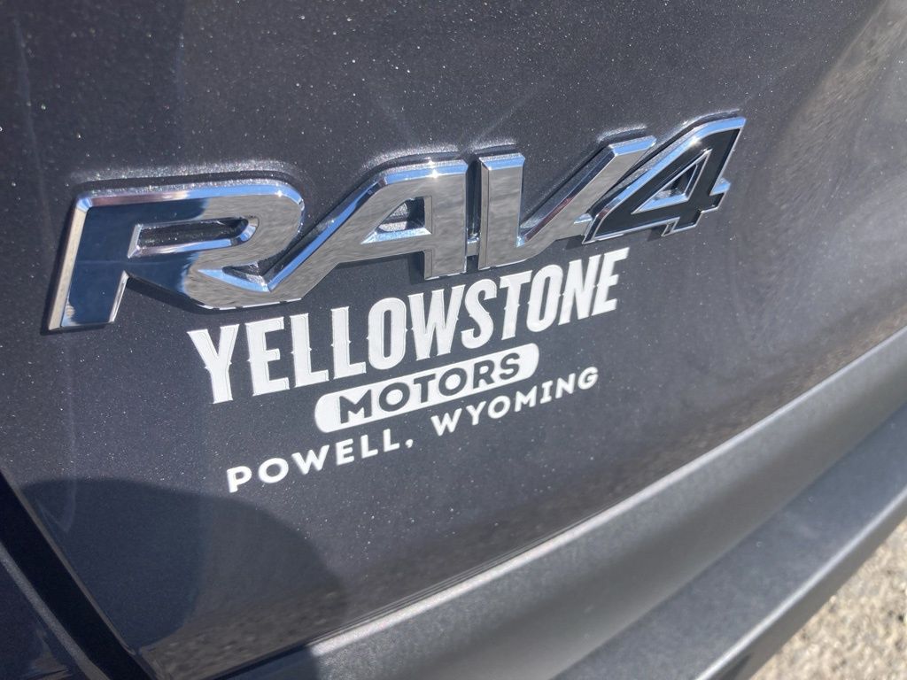 2025 Toyota RAV4 XLE photo 27