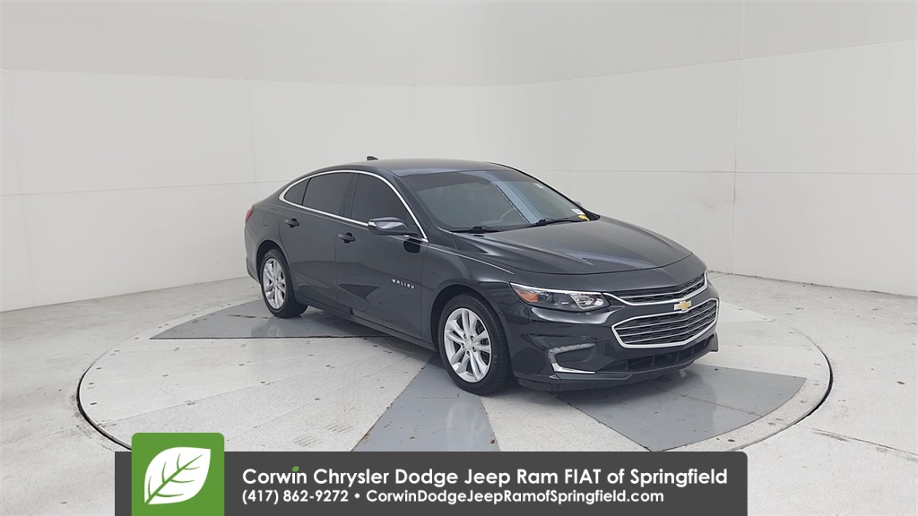 2017 Chevrolet Malibu 1LT photo 2