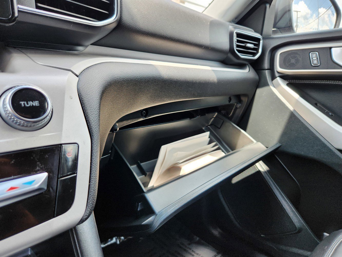2024 Ford Explorer XLT photo 11