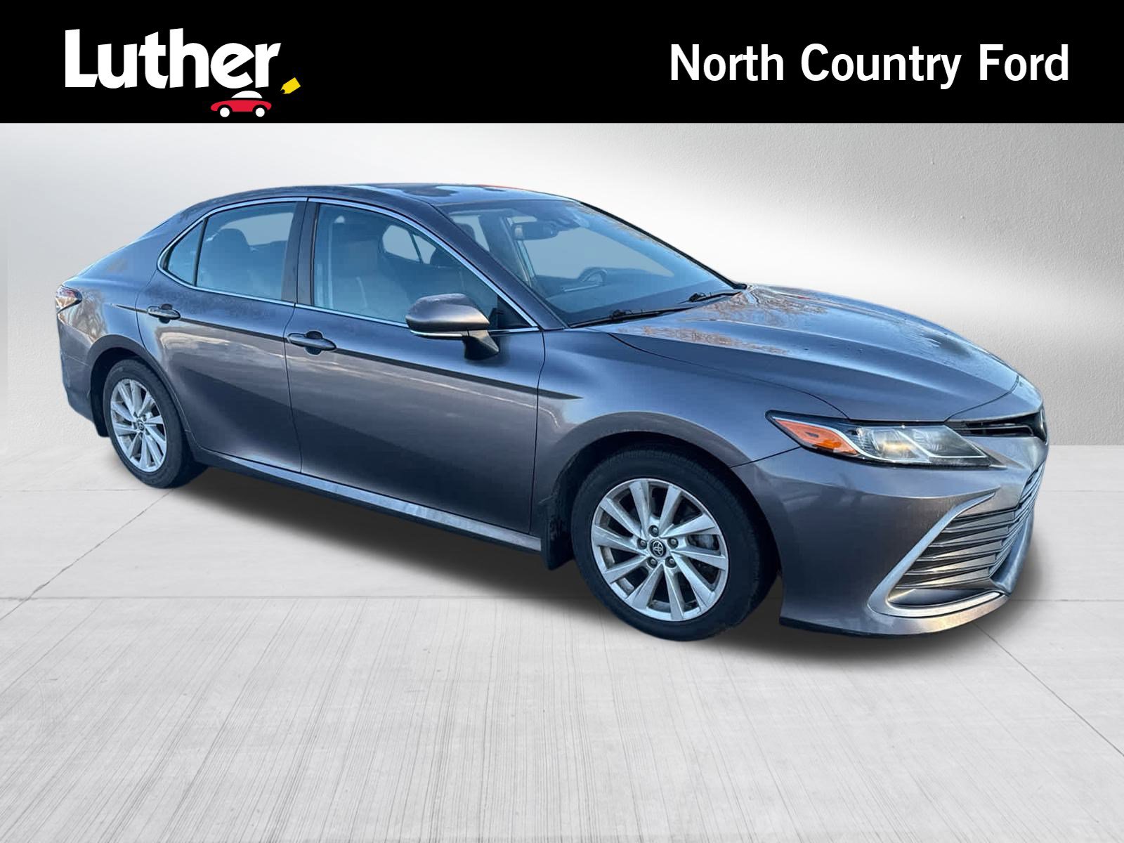 2022 Toyota Camry LE's photo