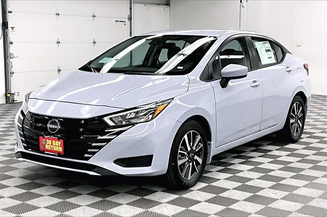 2025 Nissan Versa 1.6 SV photo 2