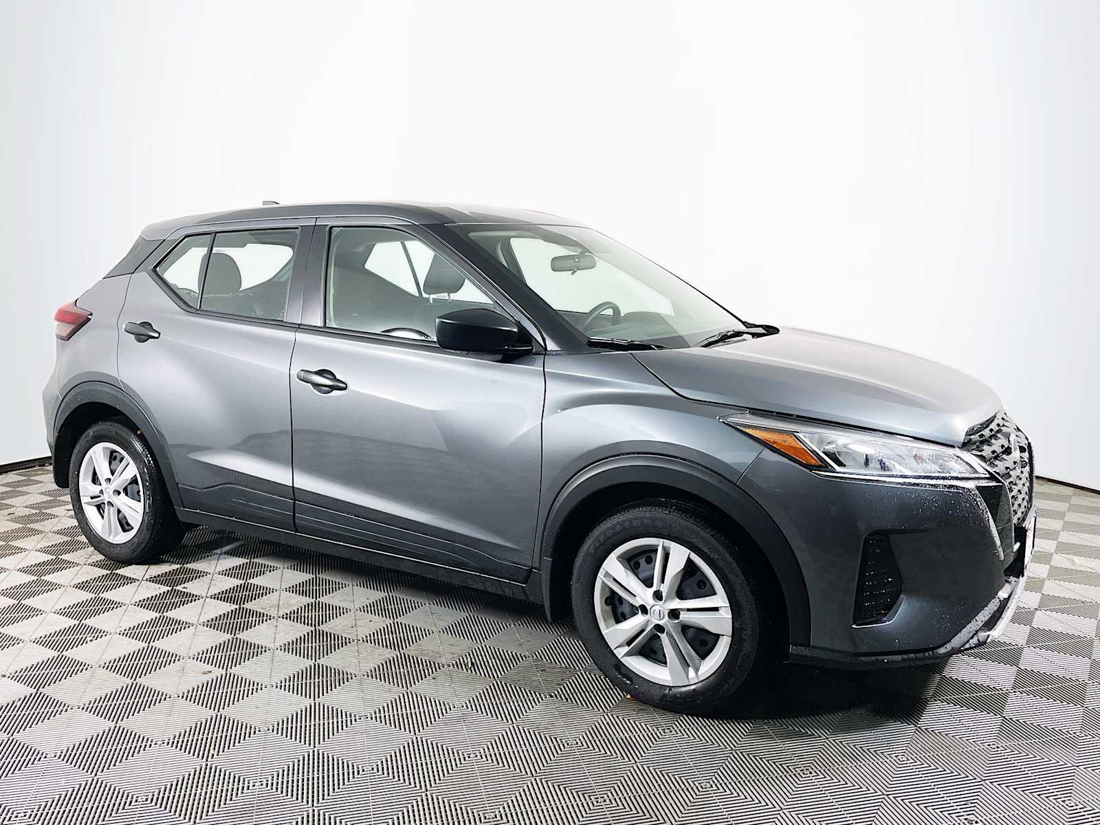 2024 Nissan Kicks S photo 3