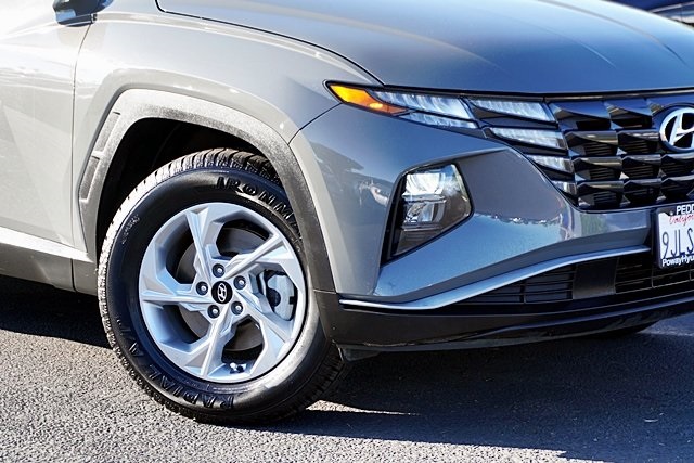 Used 2024 Gray Hyundai SE image 3