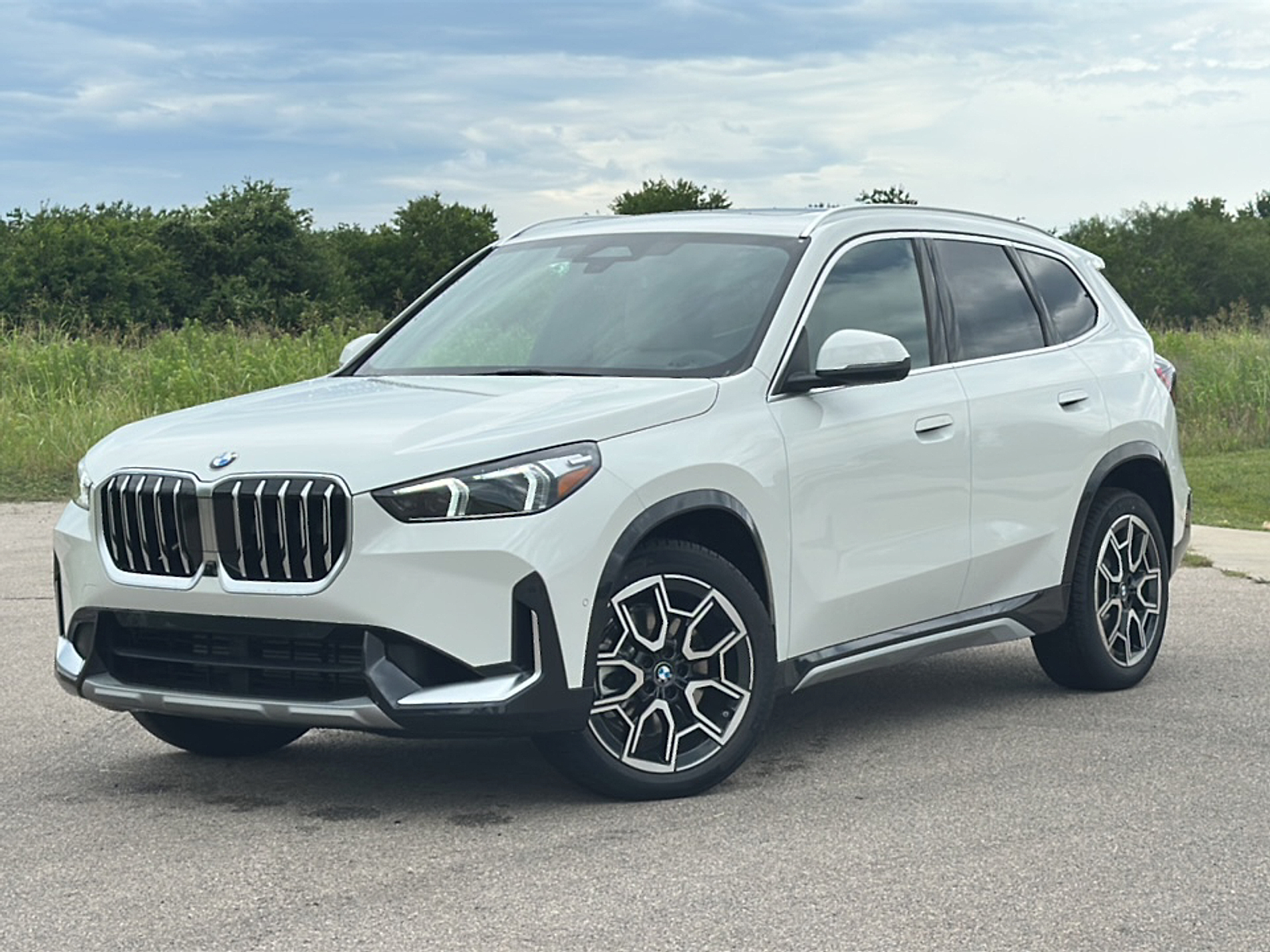 2025 Bmw X1 XDrive28i photo 2
