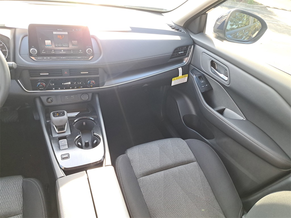 2026 Nissan Rogue SV photo 17