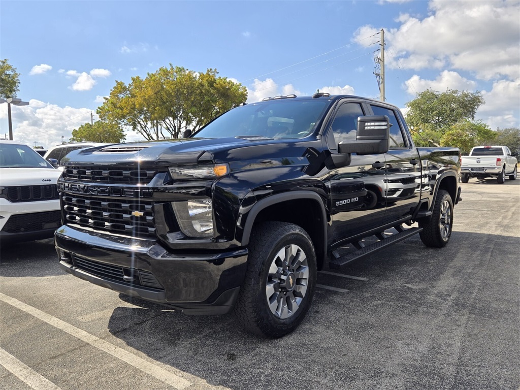 2021 Chevrolet Silverado 2500HD Custom photo 3