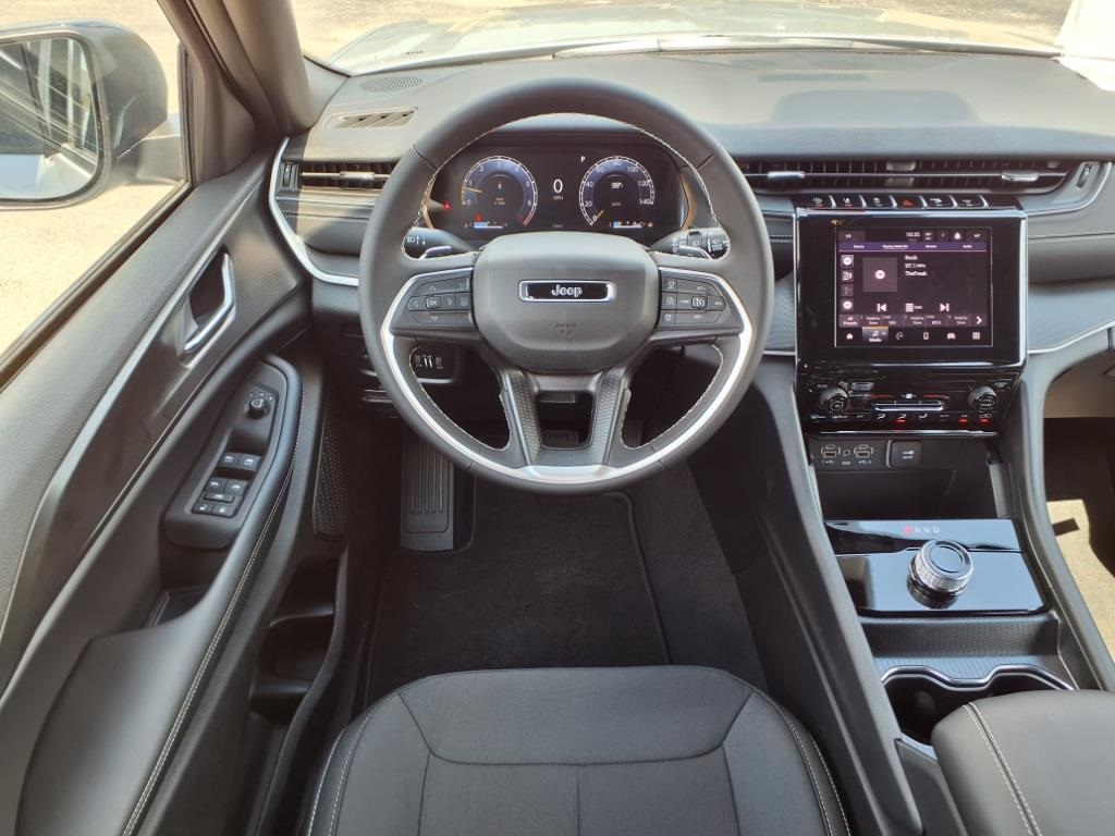 2025 Jeep Grand Cherokee Laredo X photo 9