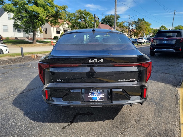 2025 Kia K4 GT-Line photo 2
