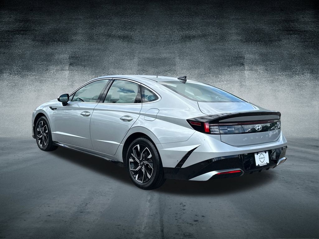 2024 Hyundai Sonata SEL photo 2
