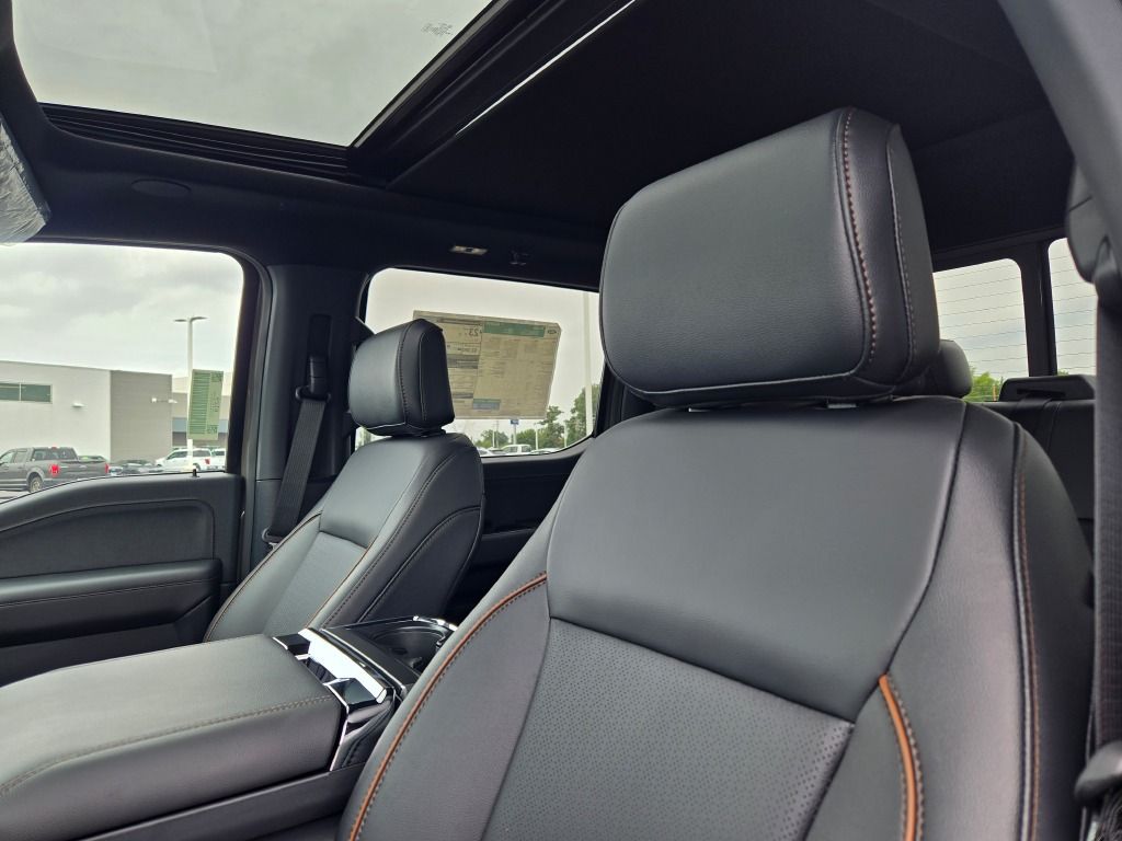 2025 Ford F-150 Lariat photo 24