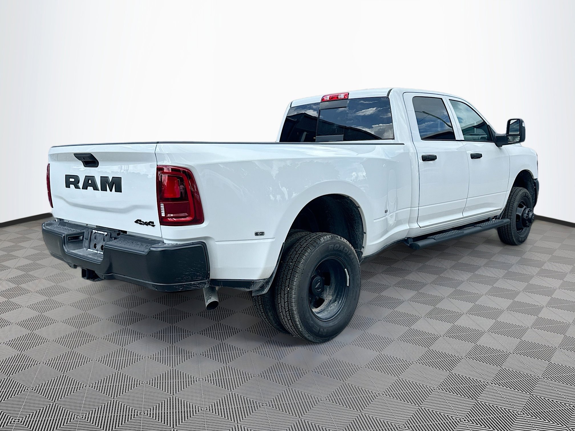 2025 Ram 3500 Tradesman photo 4
