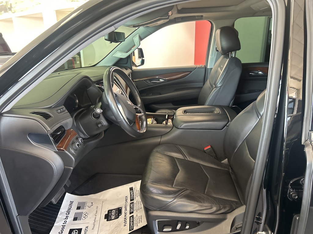 2020 Cadillac Escalade Premium Luxury photo 7