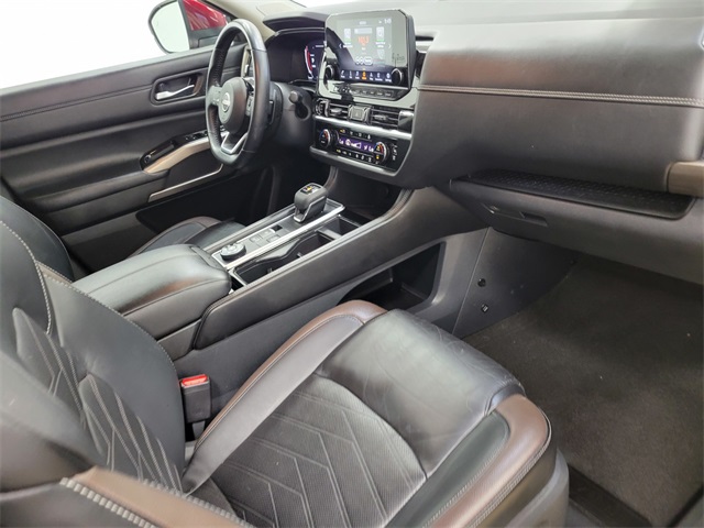 2023 Nissan Pathfinder Platinum photo 15