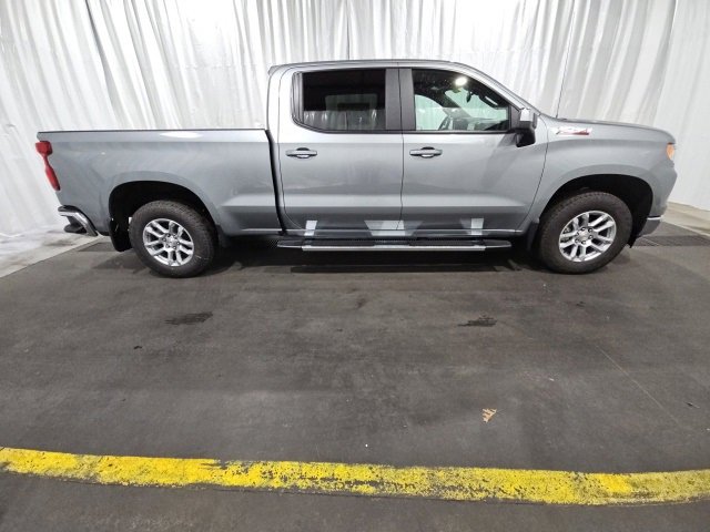 2025 Chevrolet Silverado 1500 LT photo 2