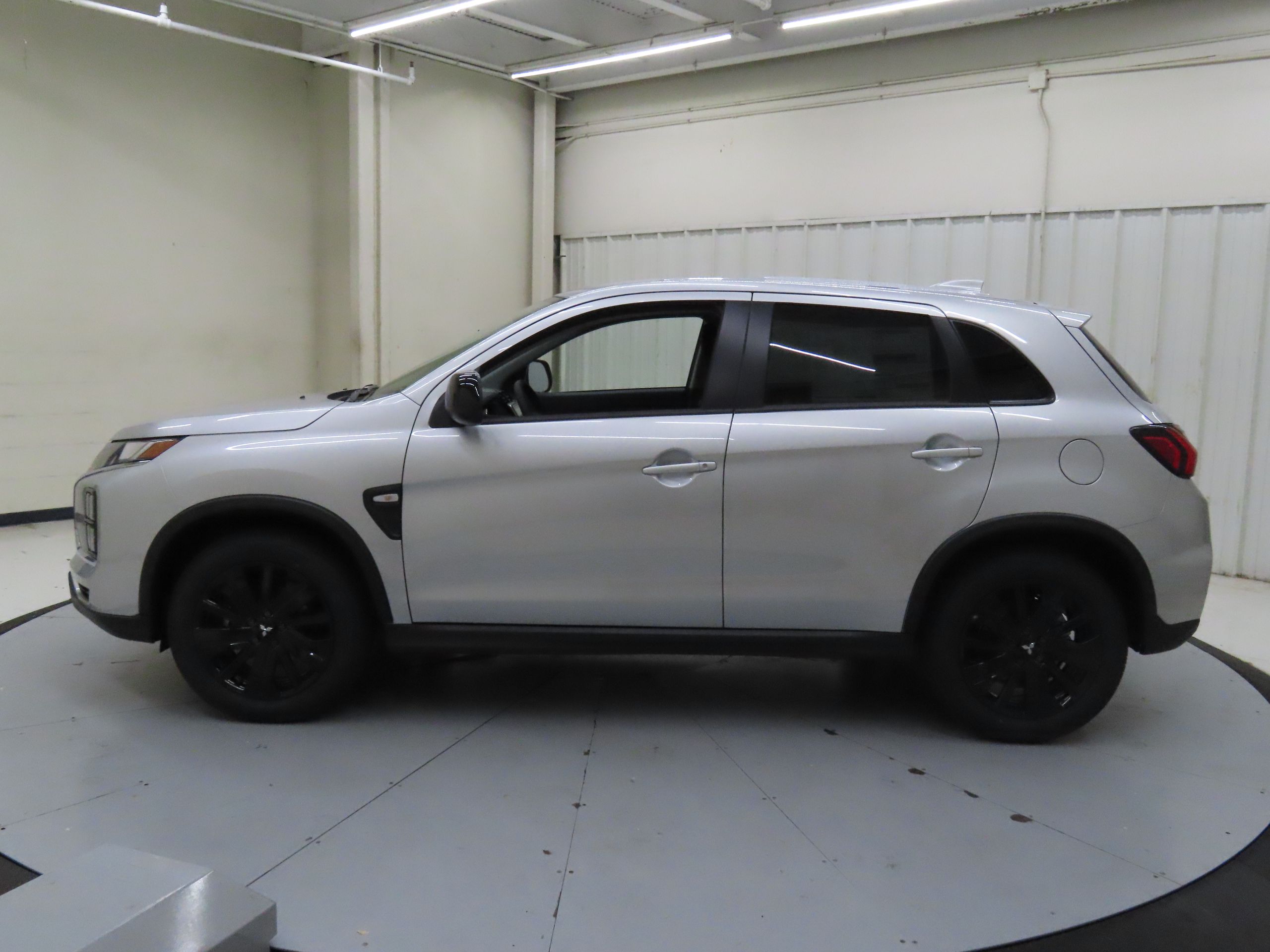 2025 Mitsubishi Outlander Sport LE photo 3