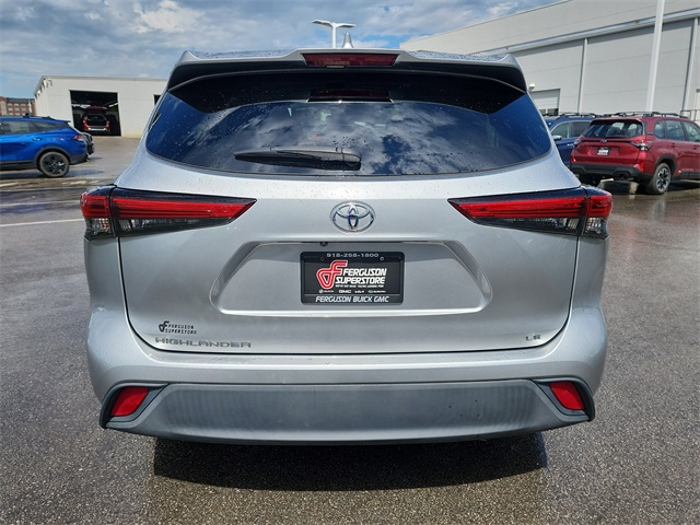 2021 Toyota Highlander LE photo 3
