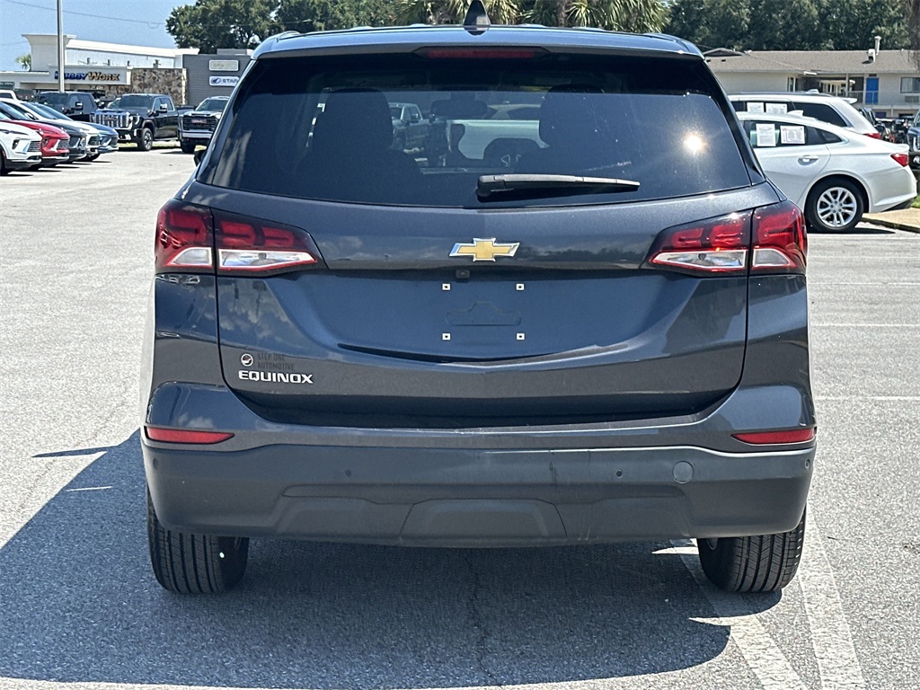 2022 Chevrolet Equinox LS photo 4