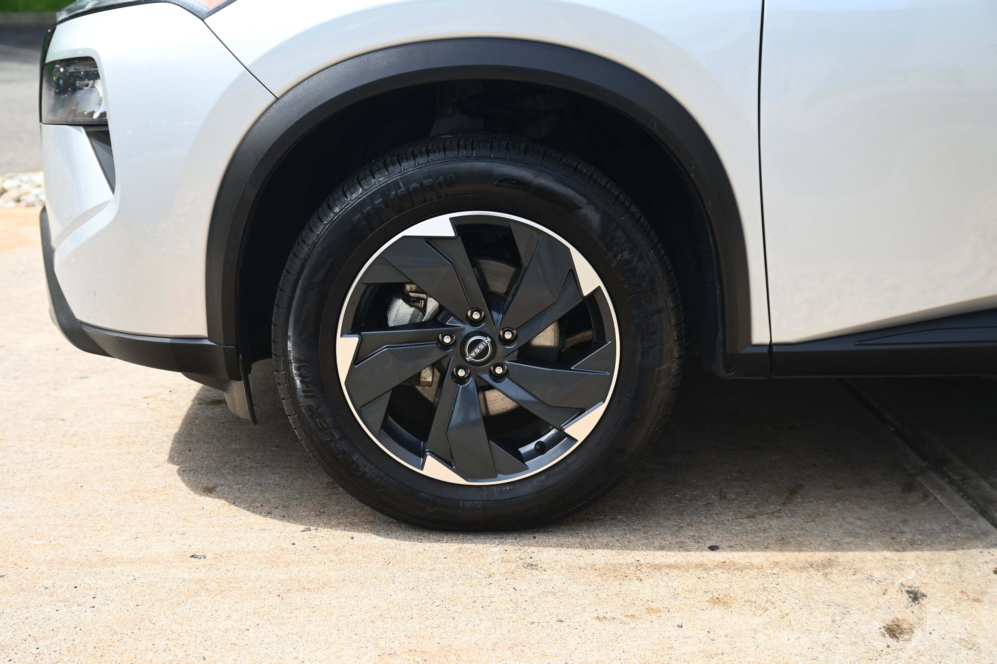 2024 Nissan Rogue SV photo 2