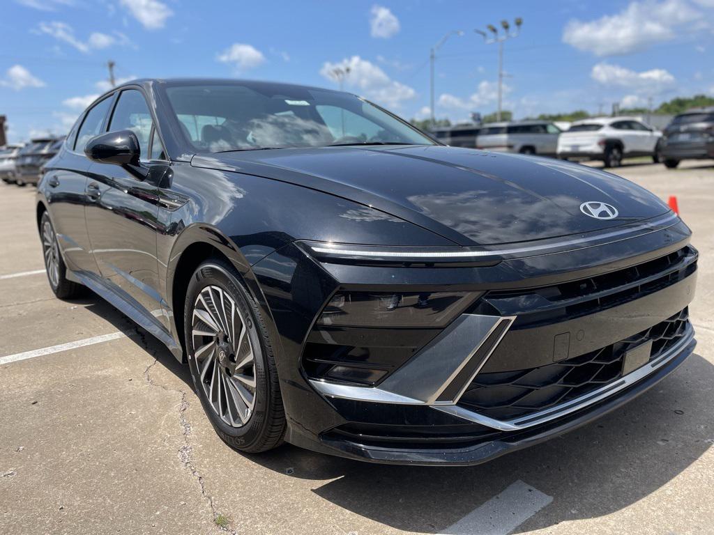 2025 Hyundai Sonata Hybrid SEL photo 4