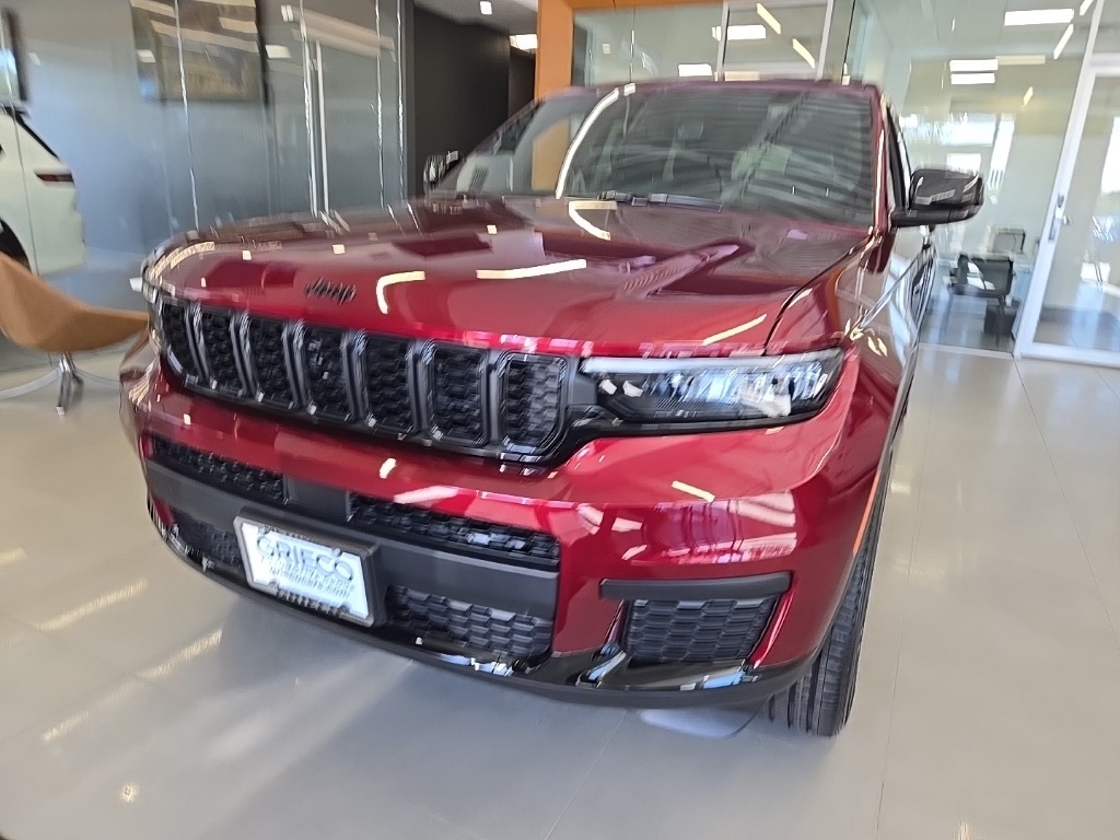 2025 Jeep Grand Cherokee Altitude X photo 2