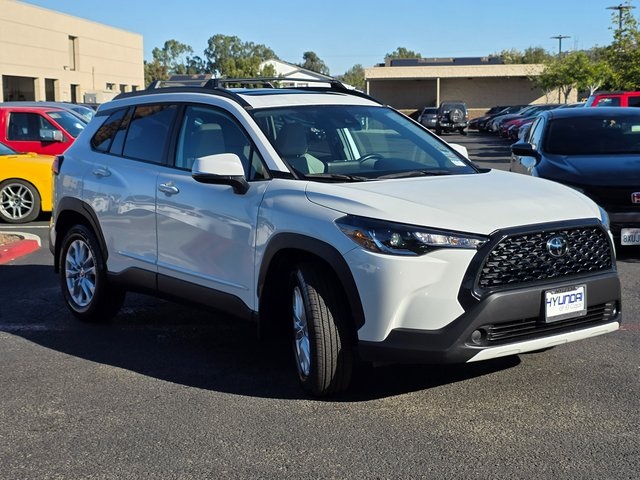 2022 Toyota Corolla Cross LE photo 4