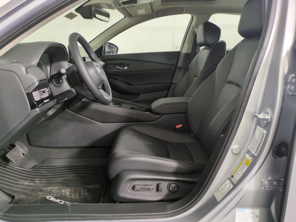 2025 Honda Accord Hybrid Touring photo 9