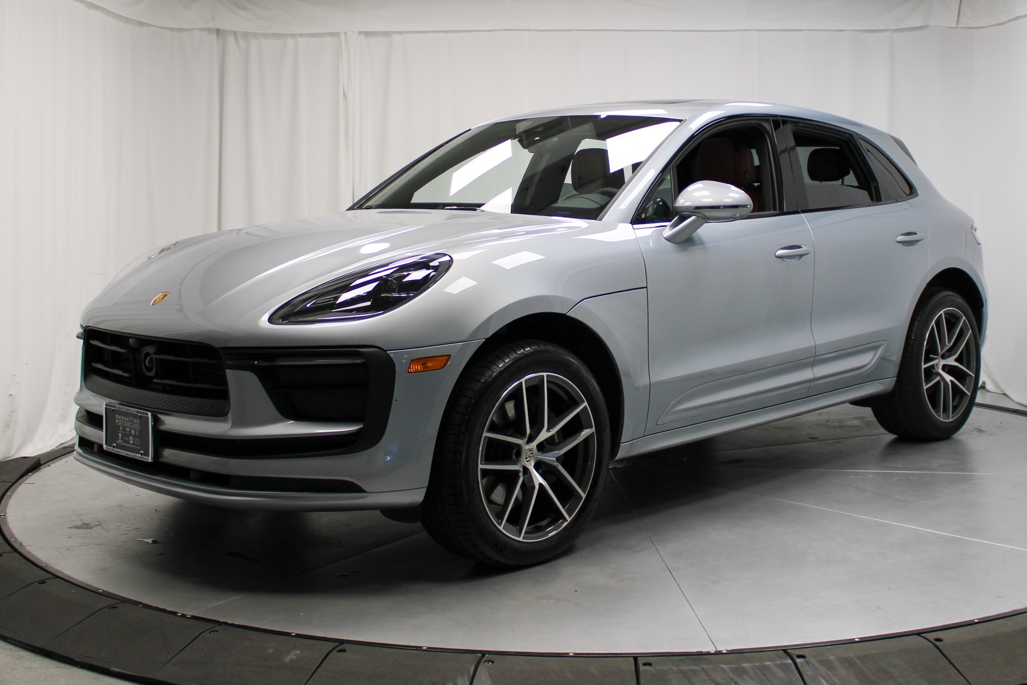 2025 Porsche Macan Base photo 6