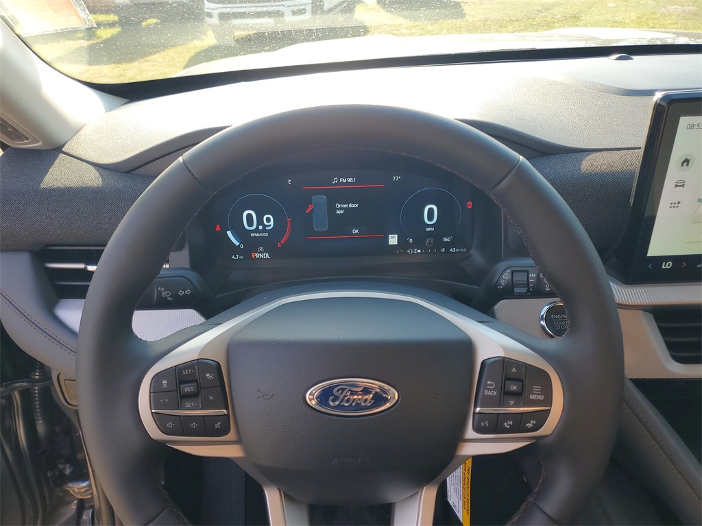 2025 Ford Explorer photo 13