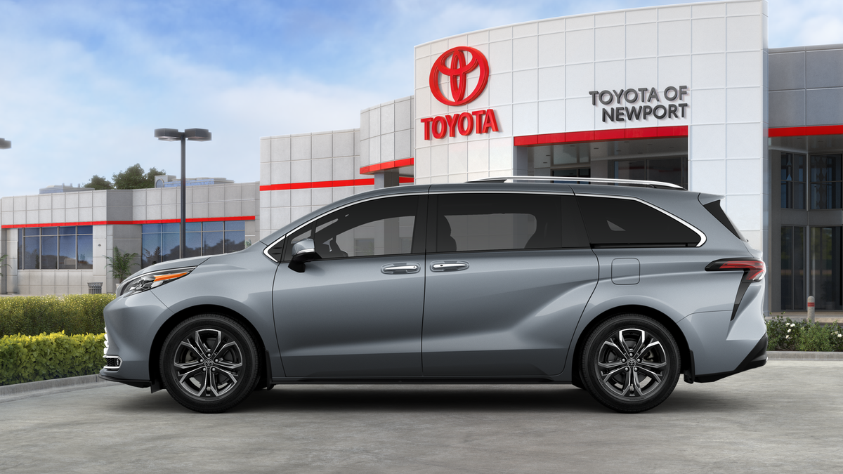 2025 Toyota Sienna Platinum photo 4