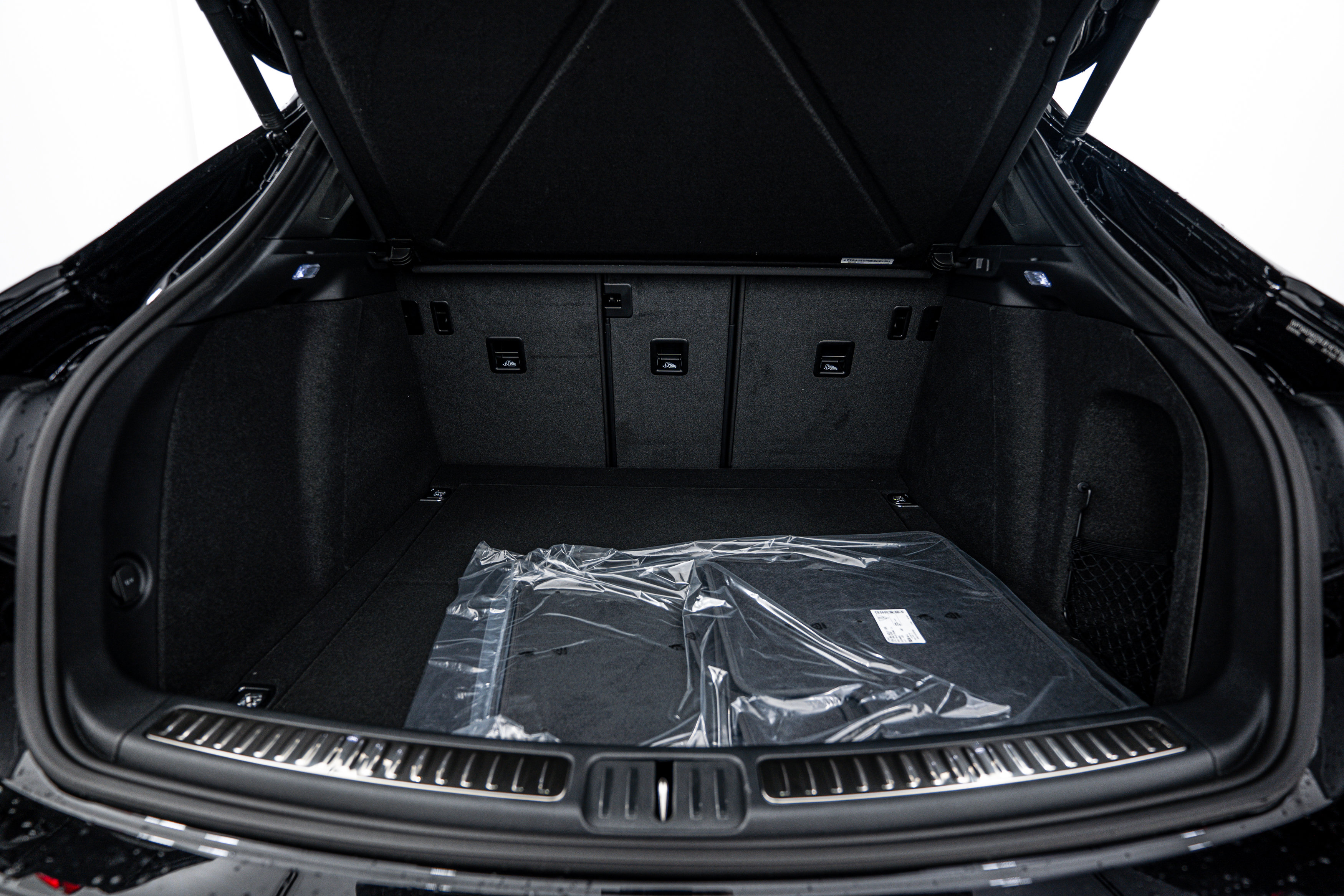 2025 Porsche Macan Base photo 13