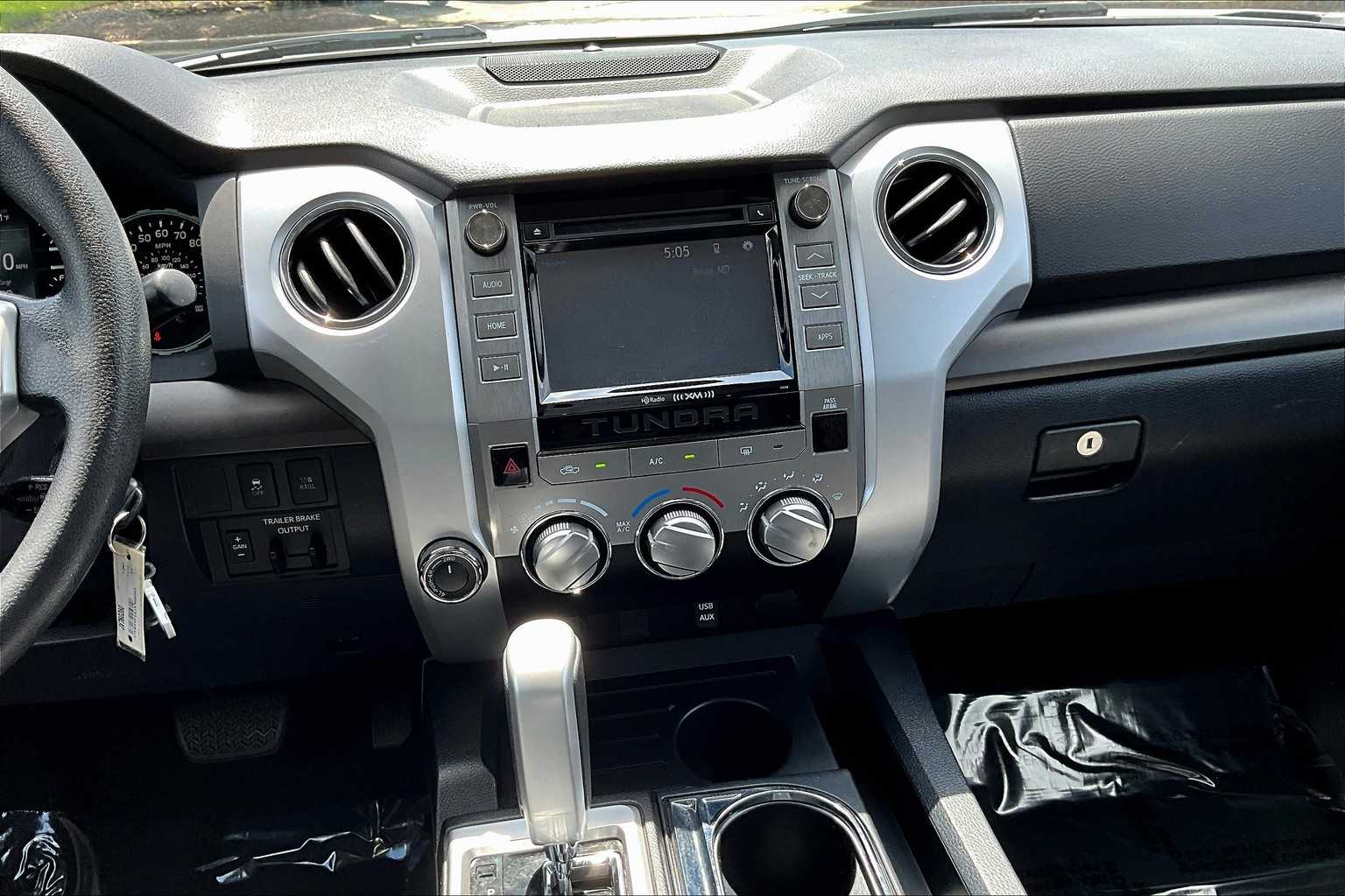 2018 Toyota Tundra SR5 CrewMax photo 6