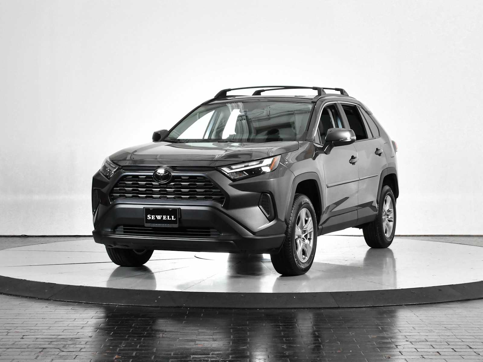 2025 Toyota RAV4 XLE's photo