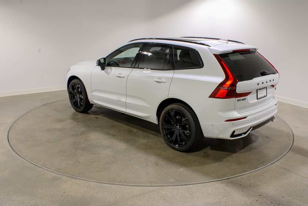 2026 Volvo XC60 B5 Black Edition photo 2