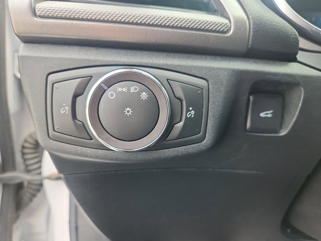 2020 Ford Fusion SE photo 22