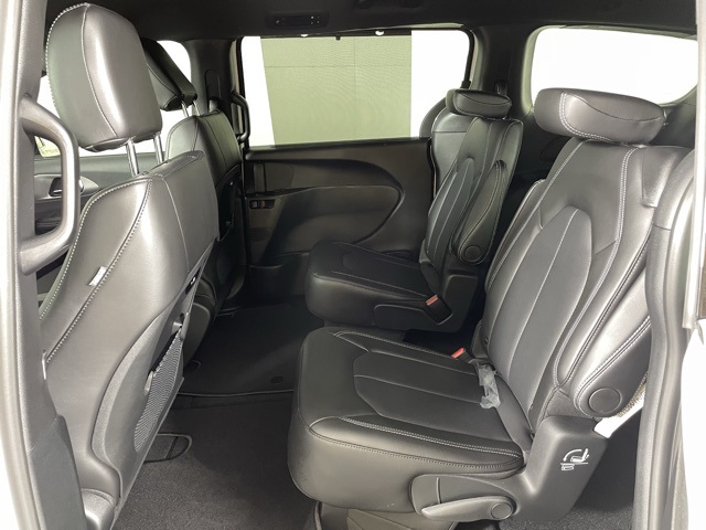 2025 Chrysler Pacifica photo 41