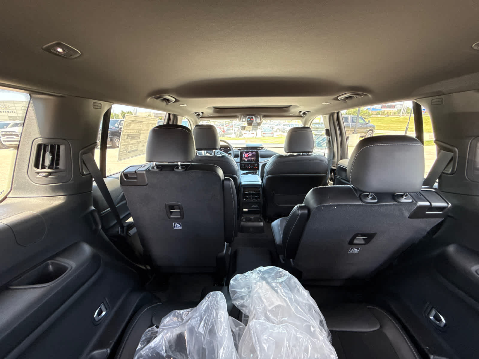 2025 Jeep Grand Cherokee Laredo photo 11