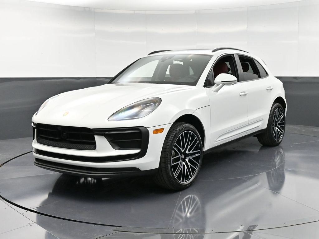 2025 Porsche Macan T photo 4