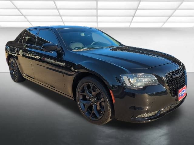 2023 Chrysler 300 Touring's photo