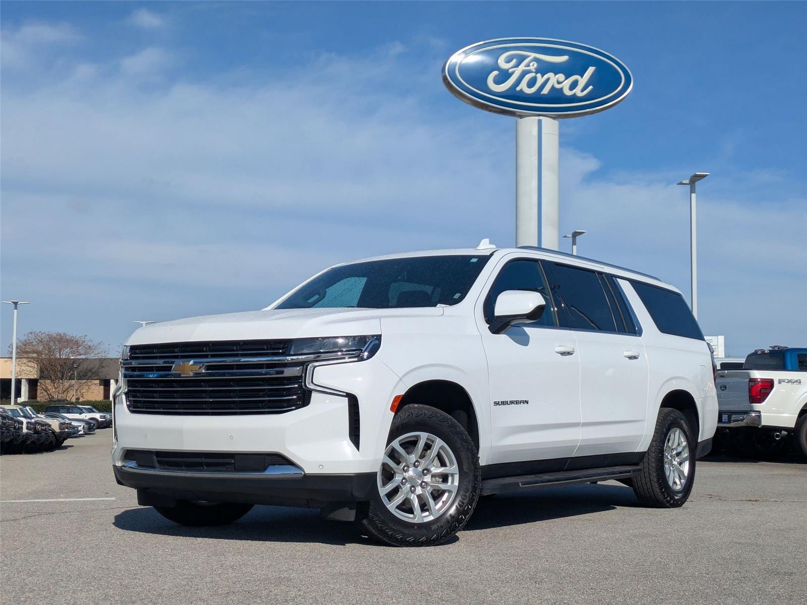 2024 Chevrolet Suburban LT's photo