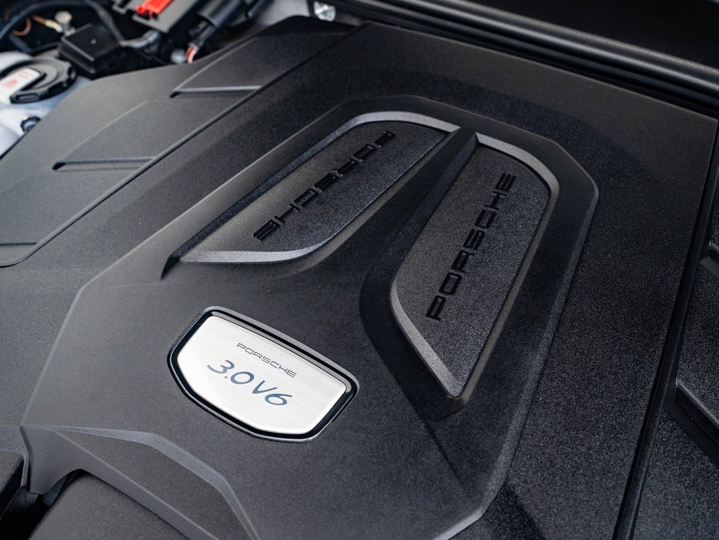 2023 Porsche Cayenne Platinum Edition photo 34
