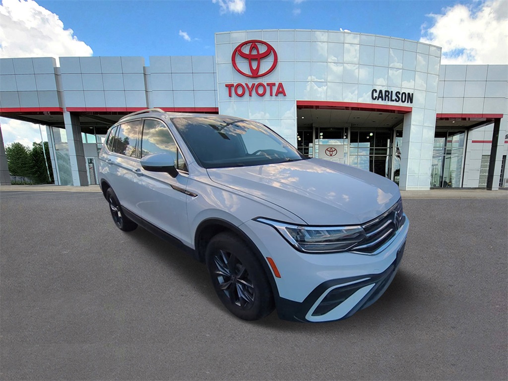 Used 2022 Volkswagen Tiguan SE with VIN 3VV2B7AXXNM099617 for sale in Minneapolis, Minnesota