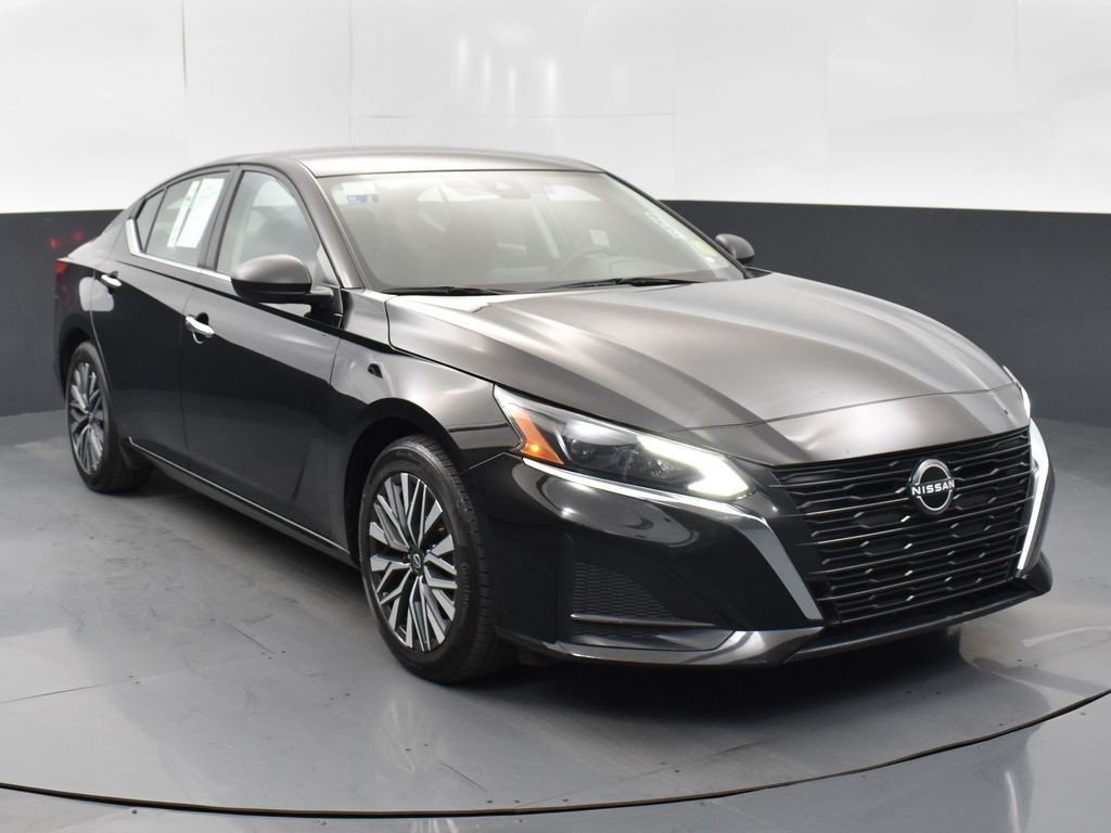 2024 Nissan Altima SV's photo