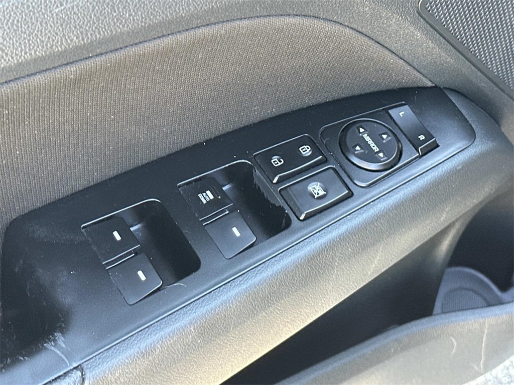 2020 Hyundai Elantra SEL photo 29