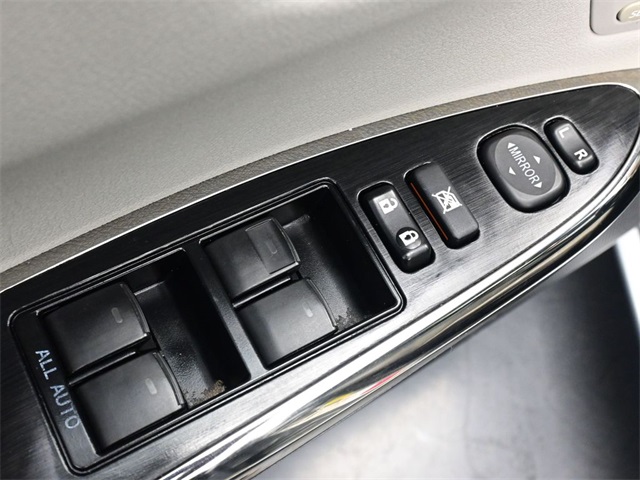 2016 Toyota Avalon Touring photo 12
