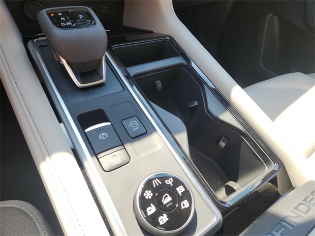 2025 Nissan Pathfinder SL photo 13