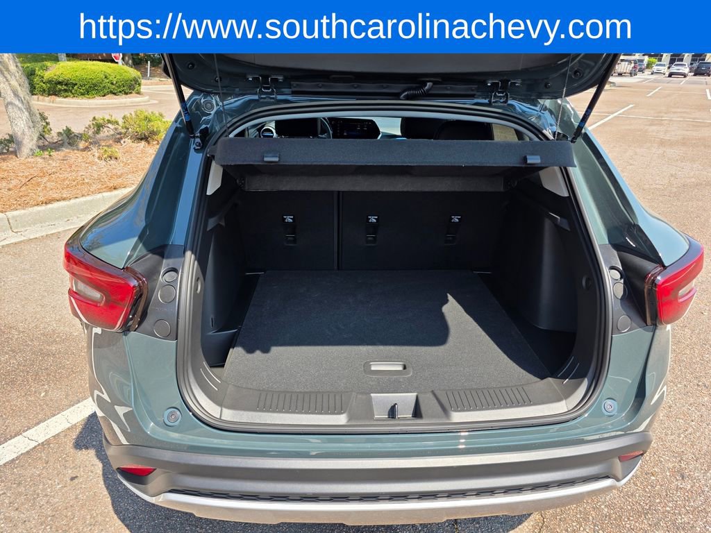 2025 Chevrolet Trax LT photo 28