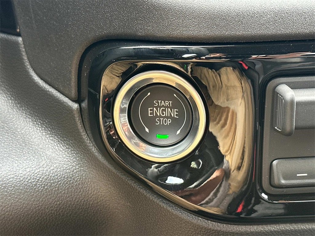 2025 Chevrolet Silverado 1500 LT photo 21